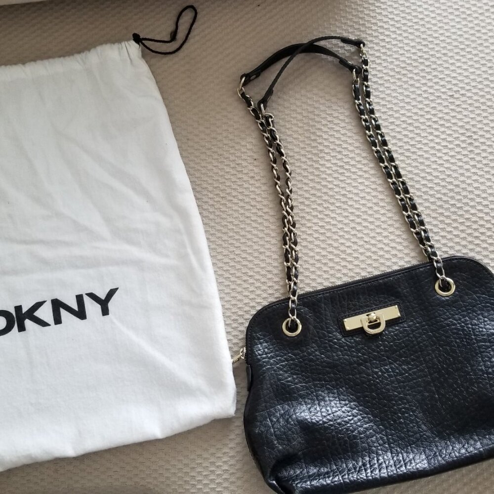 ABSOLUTE MINT CONDITION - DKNY CHAIN LEATHER PURSE HANDBAG - LENGTH ADJUSTABLE
